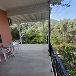 בית הארחה Petros נידרי